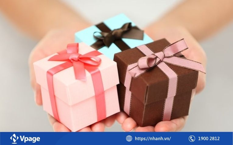 Tặng quà cho khách hàng chốt đơn