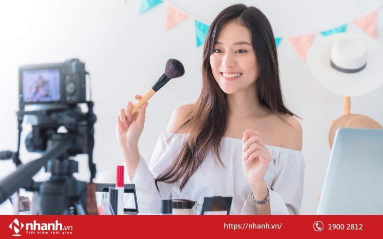 Nên lựa chọn livestream trên trang cá nhân hay Fanpage Facebook?