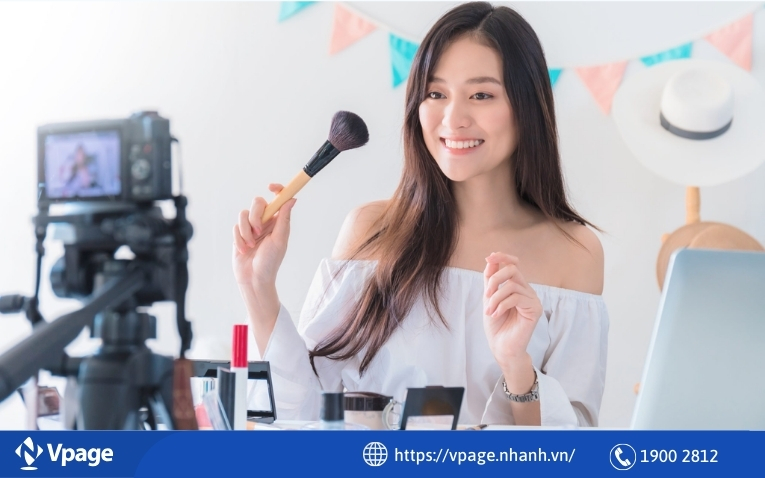Phong thái livestream tự tin gây thu hút